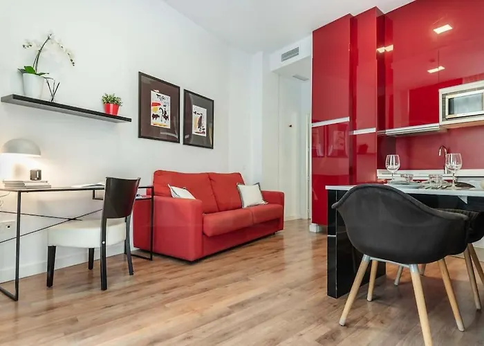 Apartment Art & Arena Picasso-inspired Rems