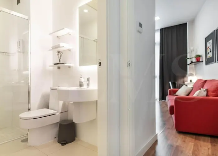 Art & Arena Picasso-inspired Rems Apartment *